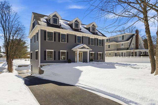 40 Foxcroft Rd, Winchester, MA 01890