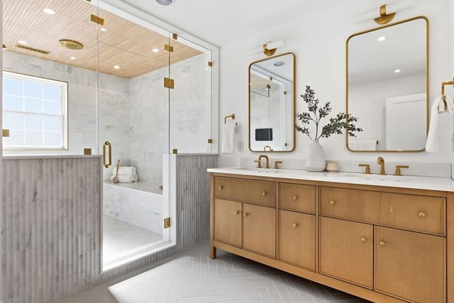 40 Foxcroft Rd, Winchester, MA 01890