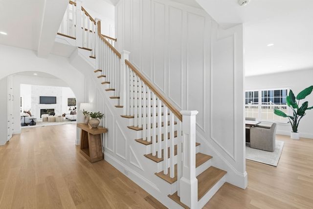 40 Foxcroft Rd, Winchester, MA 01890