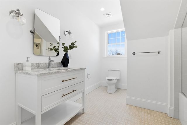 40 Foxcroft Rd, Winchester, MA 01890