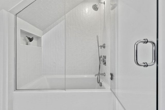 40 Foxcroft Rd, Winchester, MA 01890