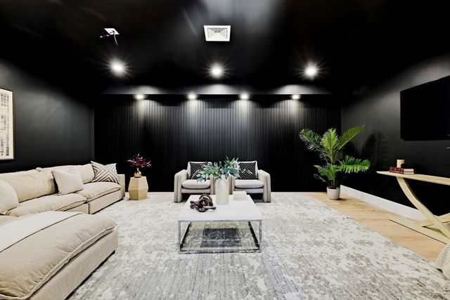 40 Foxcroft Rd, Winchester, MA 01890