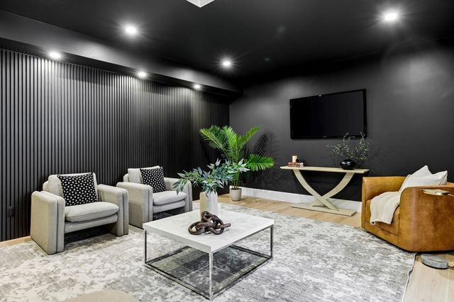 40 Foxcroft Rd, Winchester, MA 01890