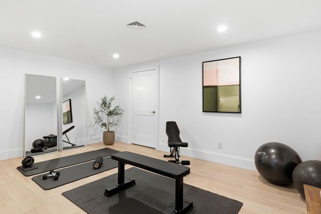 40 Foxcroft Rd, Winchester, MA 01890