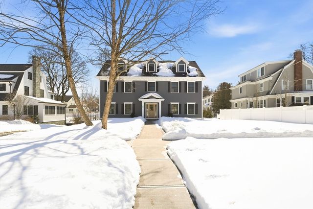 40 Foxcroft Rd, Winchester, MA 01890