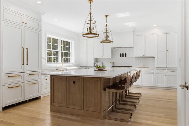 40 Foxcroft Rd, Winchester, MA 01890