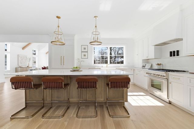 40 Foxcroft Rd, Winchester, MA 01890