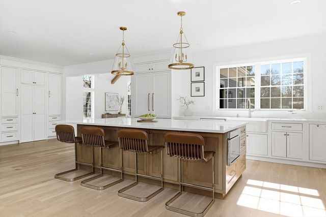 40 Foxcroft Rd, Winchester, MA 01890