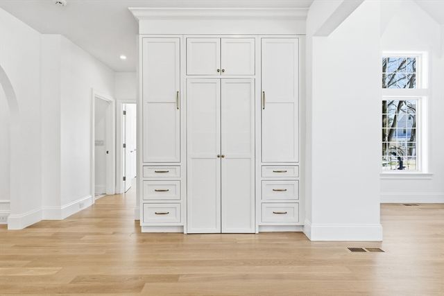 40 Foxcroft Rd, Winchester, MA 01890