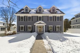 40 Foxcroft Rd, Winchester, MA 01890