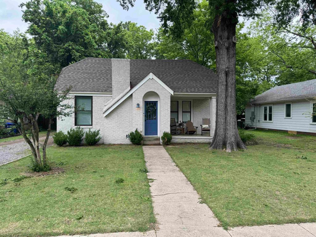 1716 Simms, Conway, AR 72032