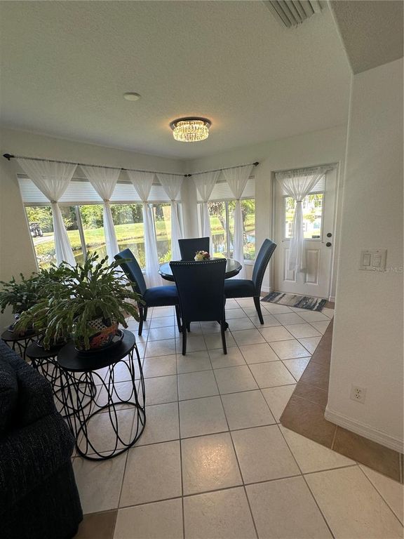 Image 11 of property listing at 24327 BUCKINGHAM WAY, Punta Gorda, FL 33980