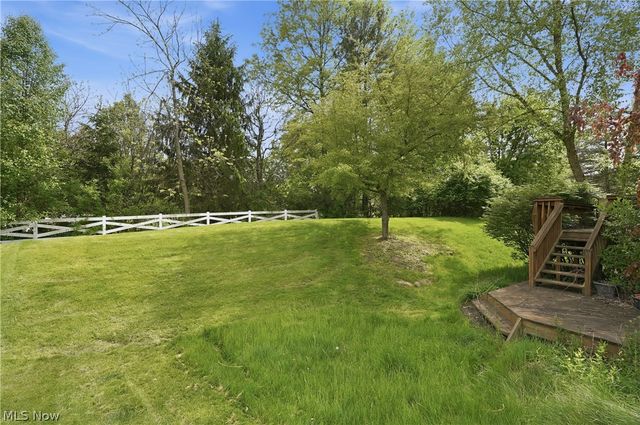 560 Canterbury Lane, Sagamore Hills, OH 44067