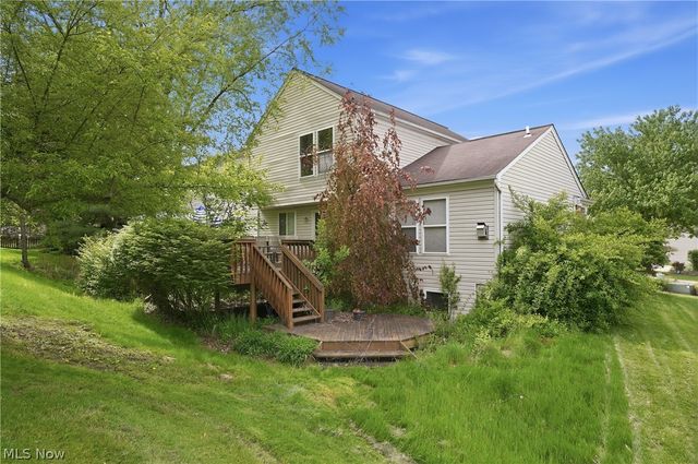 560 Canterbury Lane, Sagamore Hills, OH 44067