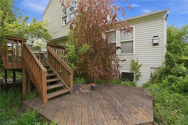 560 Canterbury Lane, Sagamore Hills, OH 44067