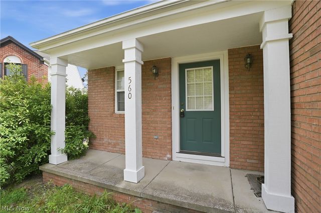 560 Canterbury Lane, Sagamore Hills, OH 44067