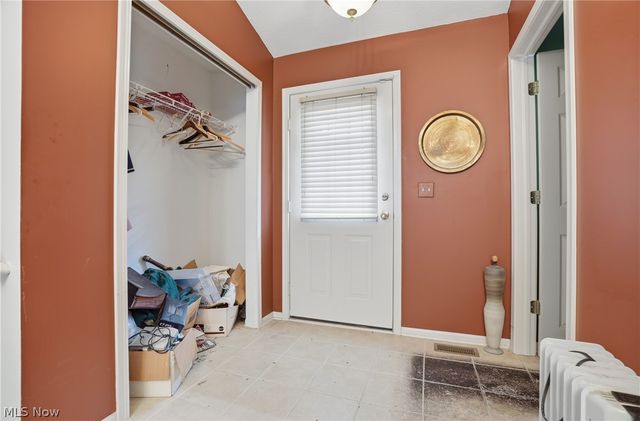 560 Canterbury Lane, Sagamore Hills, OH 44067