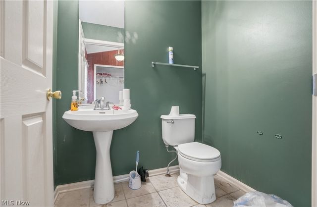 560 Canterbury Lane, Sagamore Hills, OH 44067