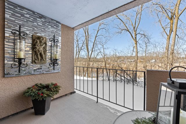 6670 Vernon Avenue S 105, Edina, MN 55436