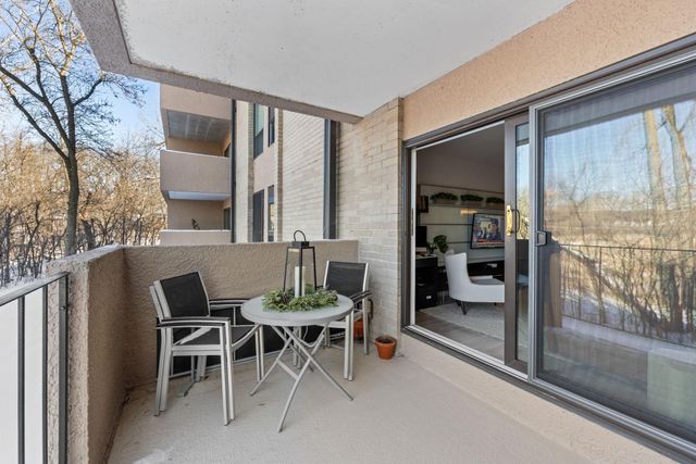 6670 Vernon Avenue S 105, Edina, MN 55436