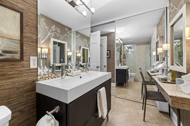 6670 Vernon Avenue S 105, Edina, MN 55436