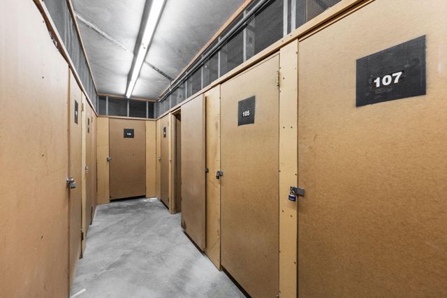 6670 Vernon Avenue S 105, Edina, MN 55436