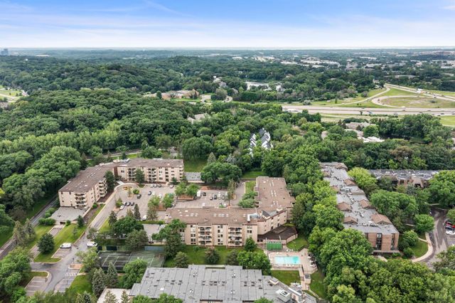 6670 Vernon Avenue S 105, Edina, MN 55436