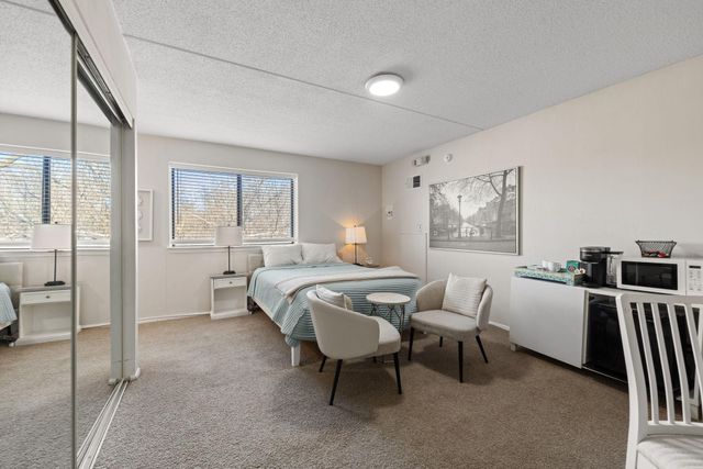 6670 Vernon Avenue S 105, Edina, MN 55436