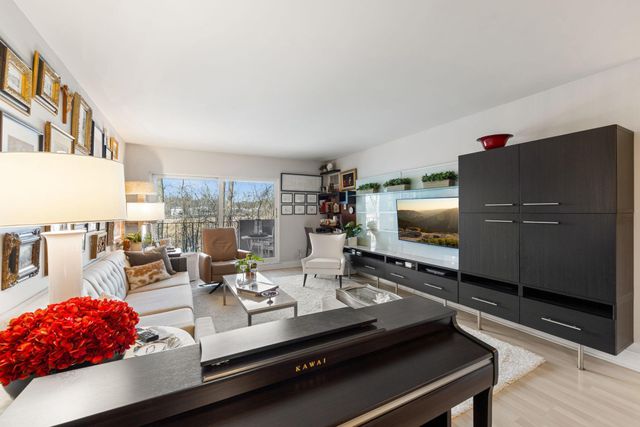 6670 Vernon Avenue S 105, Edina, MN 55436