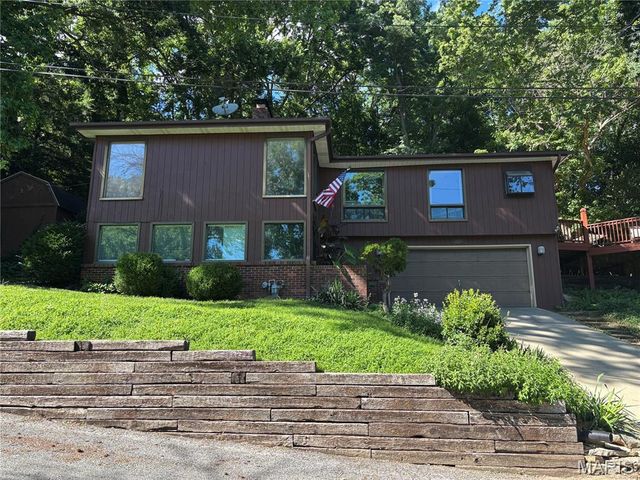 3102 Illini Trail, Godfrey, IL 62035