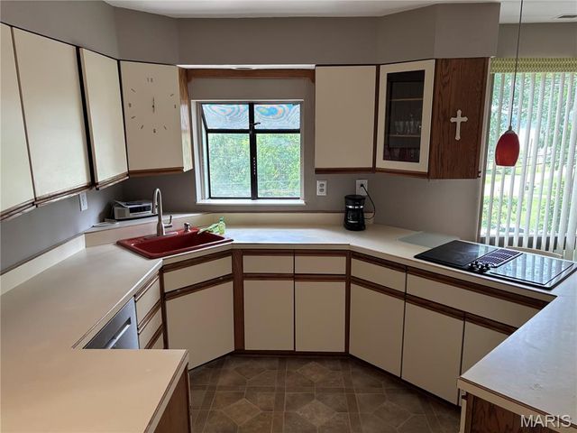 3102 Illini Trail, Godfrey, IL 62035