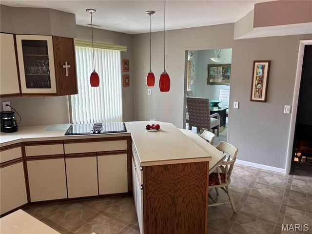 3102 Illini Trail, Godfrey, IL 62035