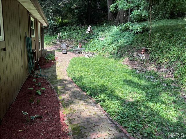 3102 Illini Trail, Godfrey, IL 62035