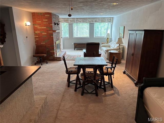 3102 Illini Trail, Godfrey, IL 62035