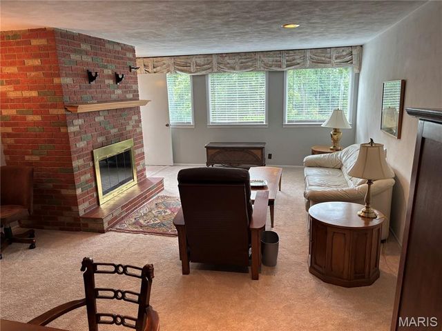 3102 Illini Trail, Godfrey, IL 62035