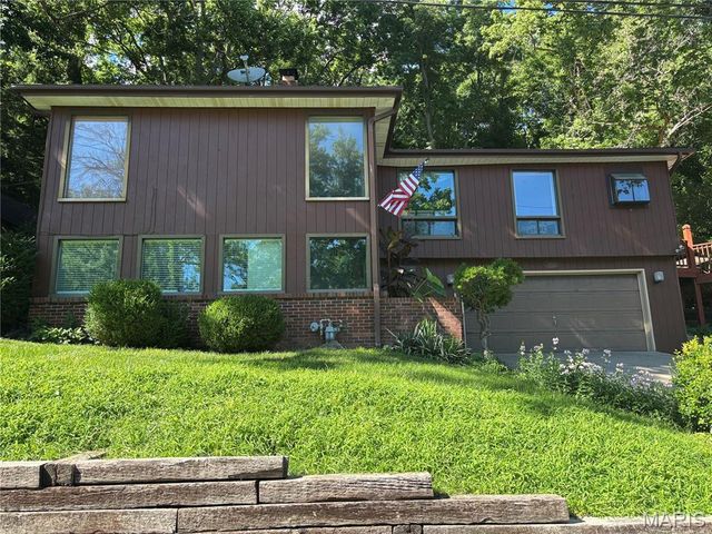 3102 Illini Trail, Godfrey, IL 62035