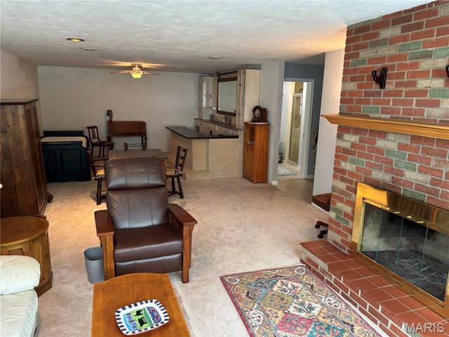 3102 Illini Trail, Godfrey, IL 62035