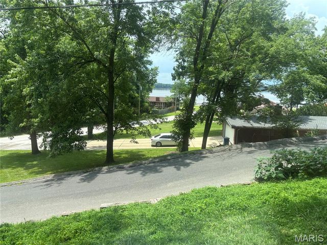 3102 Illini Trail, Godfrey, IL 62035