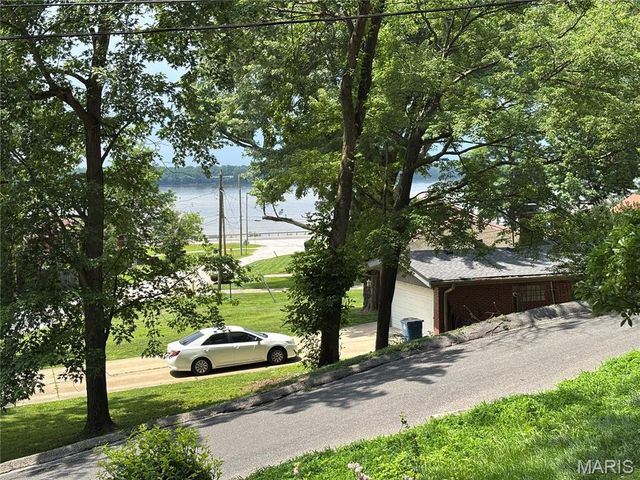3102 Illini Trail, Godfrey, IL 62035