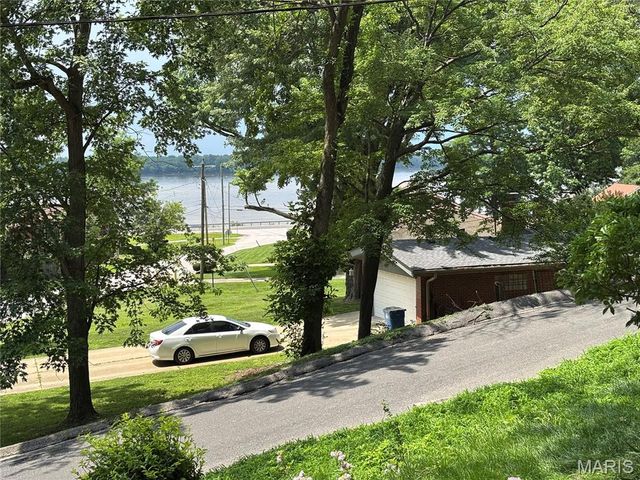 3102 Illini Trail, Godfrey, IL 62035