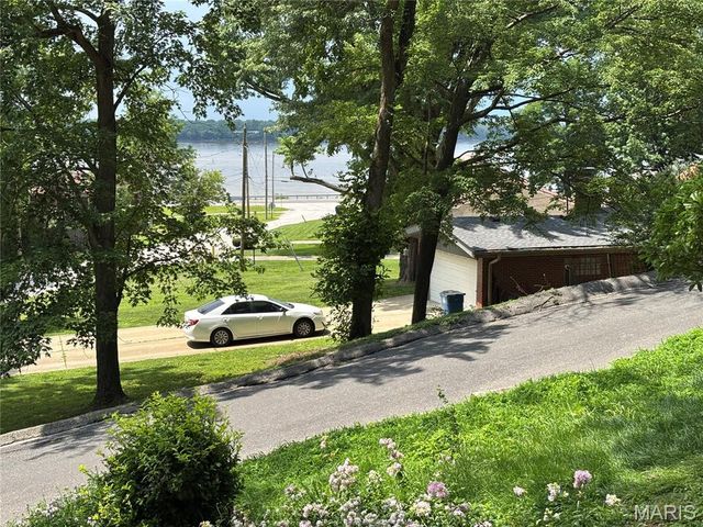 3102 Illini Trail, Godfrey, IL 62035