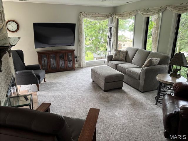3102 Illini Trail, Godfrey, IL 62035