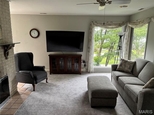 3102 Illini Trail, Godfrey, IL 62035