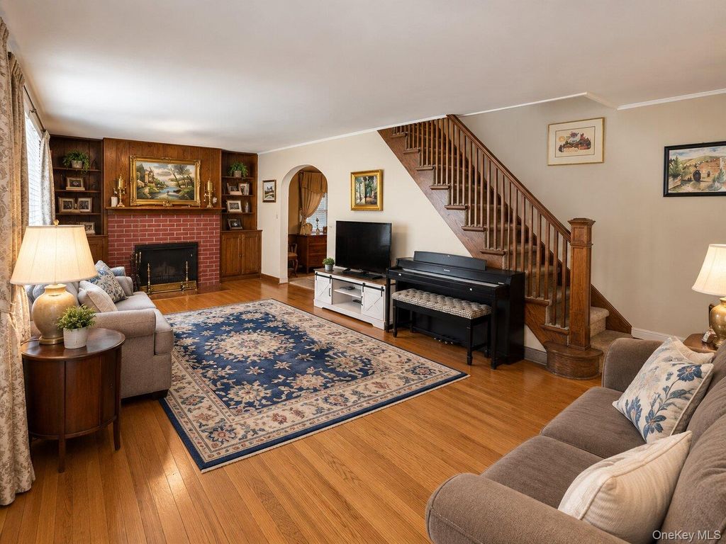 1055 Stanton Avenue, Woodmere, NY 11598 — photo 4