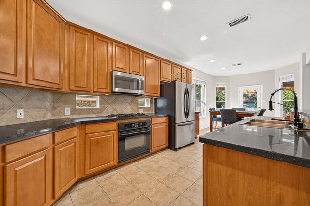 31 W Prairie Dawn Circle, Conroe, TX 77385