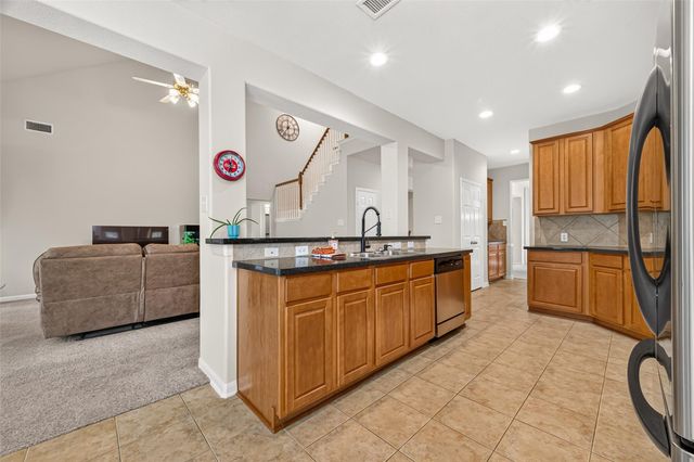 31 W Prairie Dawn Circle, Conroe, TX 77385
