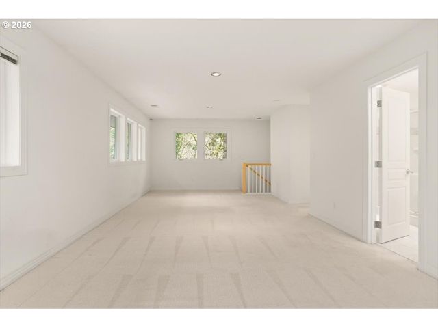 9820 Nw SKYVIEW Dr, Portland, OR 97231