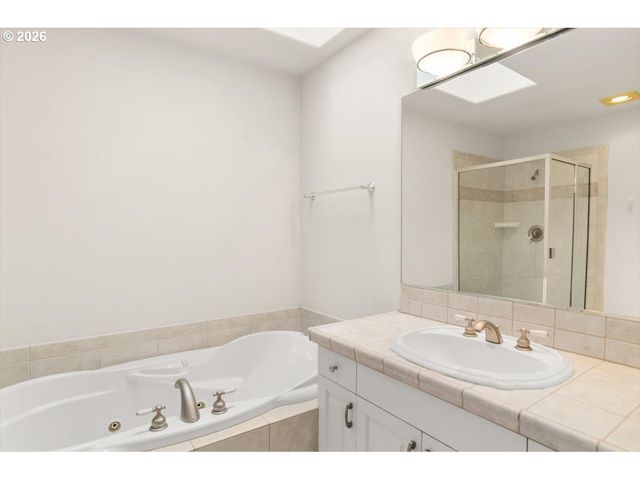 9820 Nw SKYVIEW Dr, Portland, OR 97231