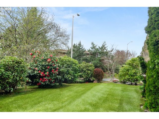 9820 Nw SKYVIEW Dr, Portland, OR 97231