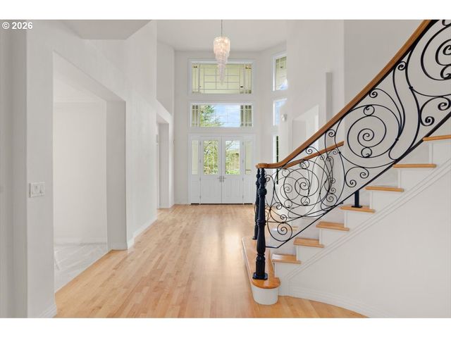 9820 Nw SKYVIEW Dr, Portland, OR 97231